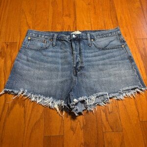 Madewell relaxed denim shorts in medium wash size 32